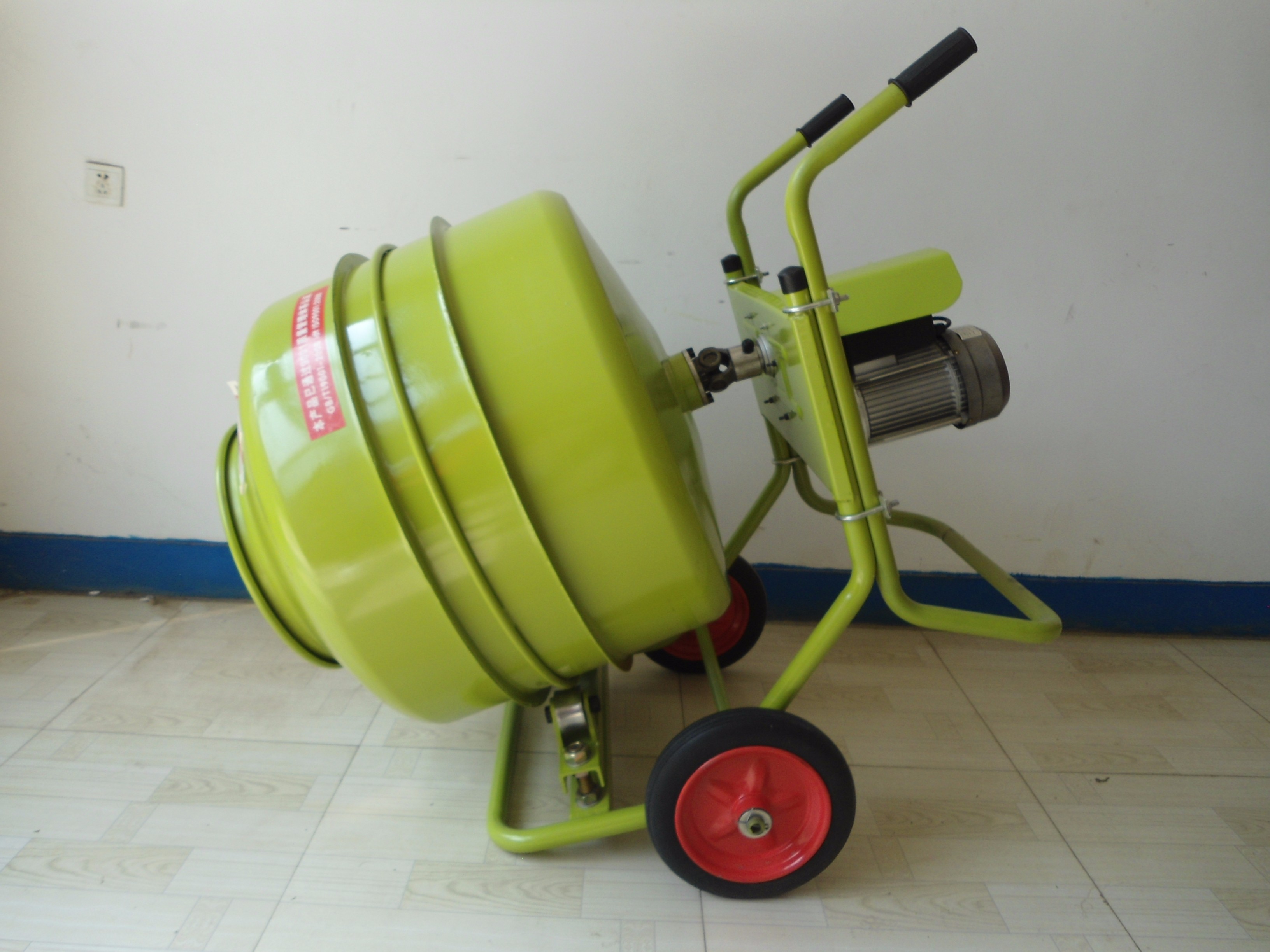 小型臥式攪拌機(jī)傾倒攪拌混合物狀態(tài)下展示--河北東圣吊索具制造有限公司--小型攪拌機(jī)|石材夾具|液壓堆高車|手動(dòng)叉車 小型臥式攪拌機(jī)傾倒攪拌混合物狀態(tài)下展示--河北東圣吊索具制造有限公司--小型攪拌機(jī)|石材夾具|液壓堆高車|手動(dòng)叉車