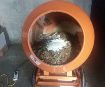 室內(nèi)裝修小型攪拌機作業(yè)現(xiàn)場 室內(nèi)裝修小型攪拌機作業(yè)現(xiàn)場